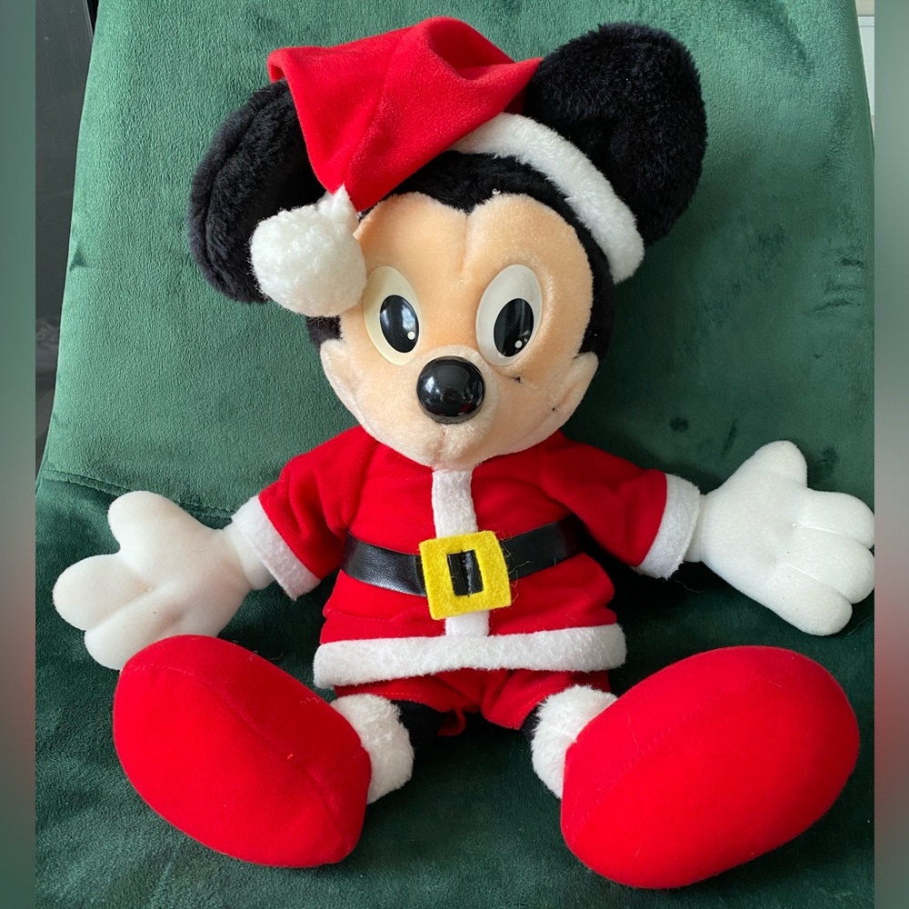 Disney/ Playskool plush Mickey Mouse Santa 1988